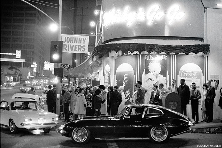 Goin’ to à Go Go: Cool fans and hot cars at the Whisky à Go Go (1964, Life).