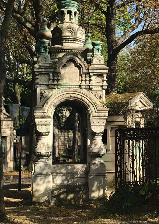 Photo of entrance to Père Lachaise cemetery