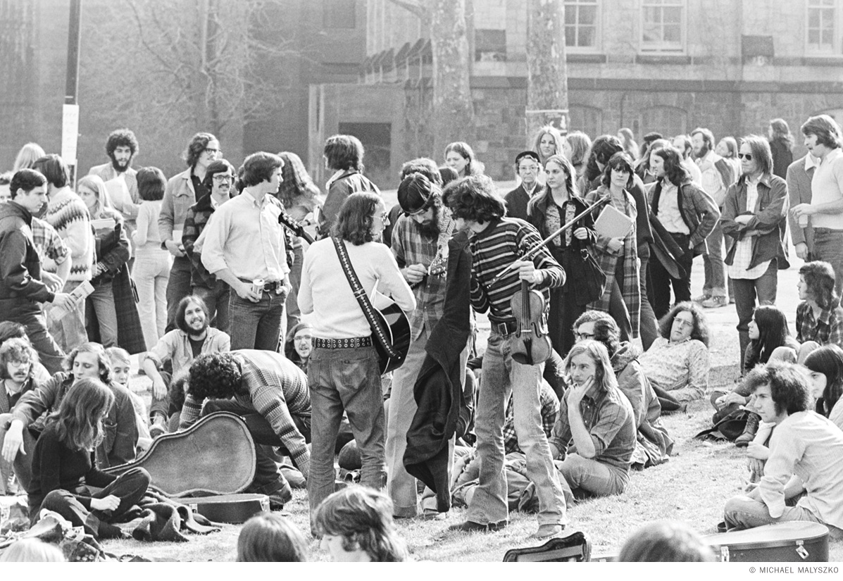 Black and white photo of students on College Green in 1973